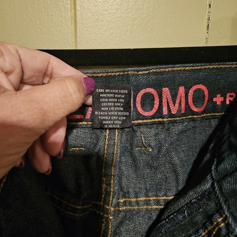 Linea Uomo Jeans, Mens. Size 40x30, Medium Wash, Relaxed Fit
